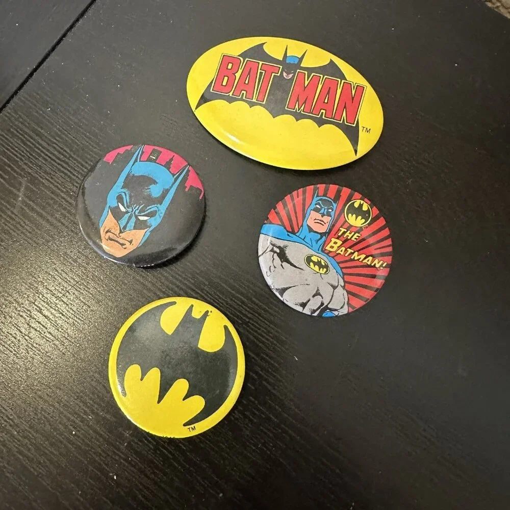 VINTAGE 1940 1982 LOT of 4 BATMAN pins buttons DC‎ Comics Bat Collectibles Oval